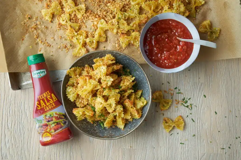 Pasta-Chips mit Parmesan