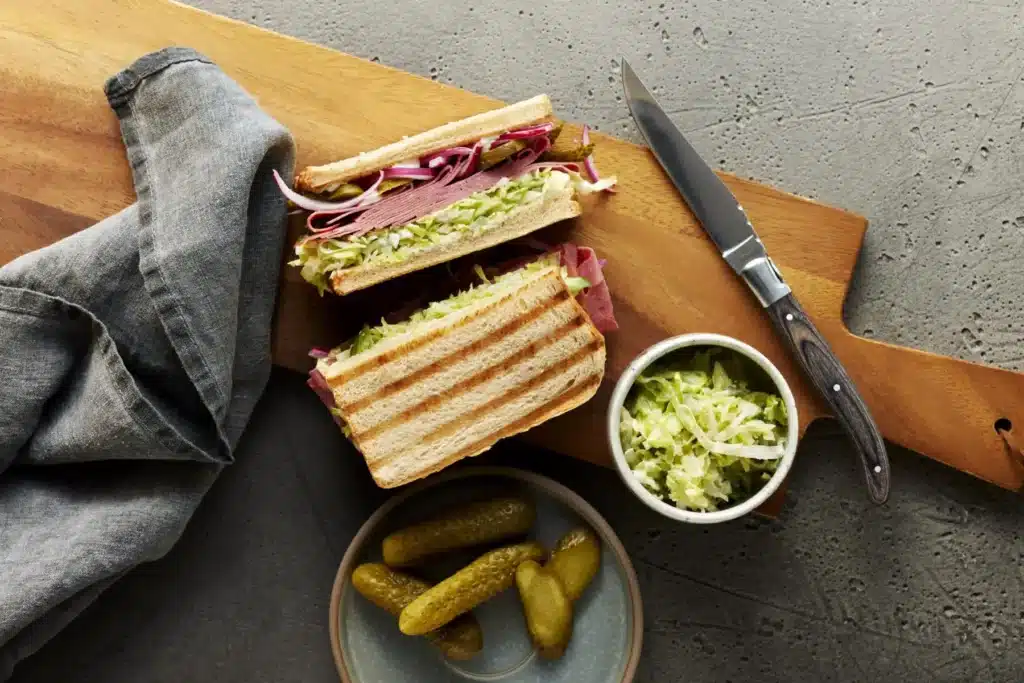 Pastrami Meerretich Sandwich