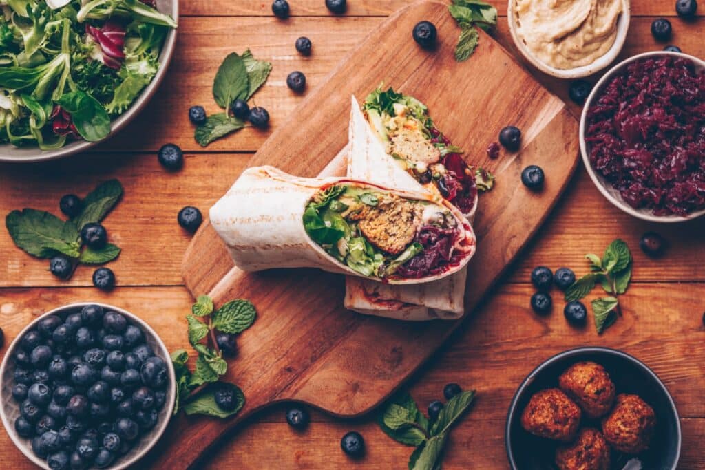 Wrap mit Falafel und Avocado